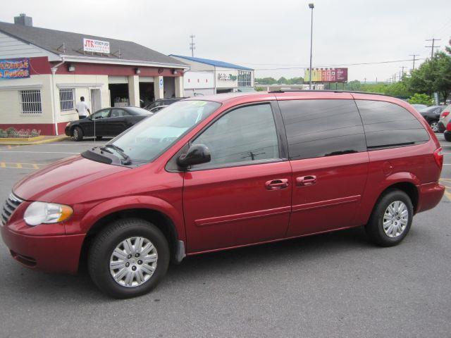 2007 Chrysler Town and Country Elk Conversion Van
