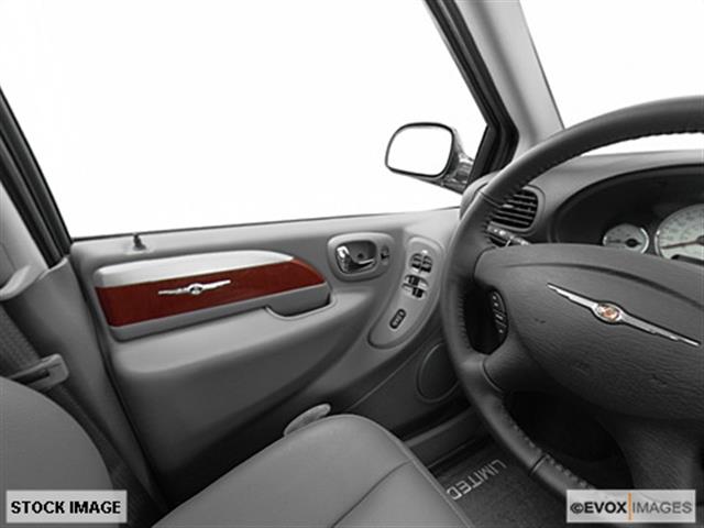 2007 Chrysler Town and Country Elk Conversion Van