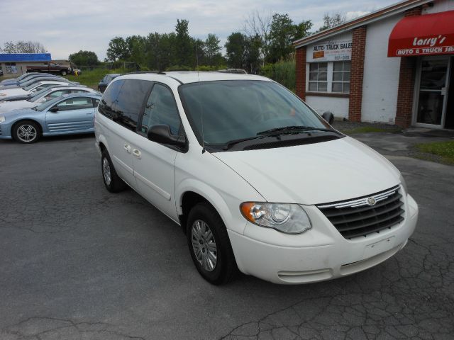 2007 Chrysler Town and Country Elk Conversion Van