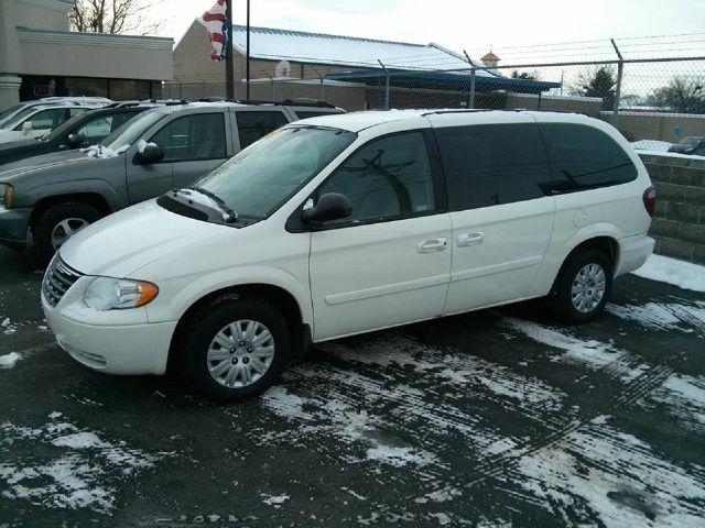 2007 Chrysler Town and Country Elk Conversion Van
