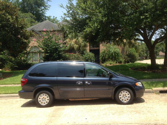 2007 Chrysler Town and Country Elk Conversion Van