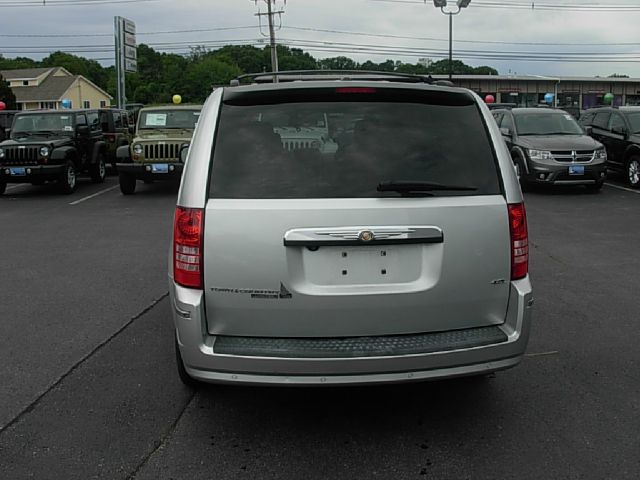 2008 Chrysler Town and Country SLT 25
