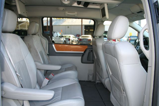 2008 Chrysler Town and Country SLT 25