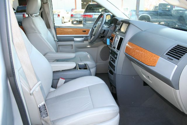 2008 Chrysler Town and Country SLT 25