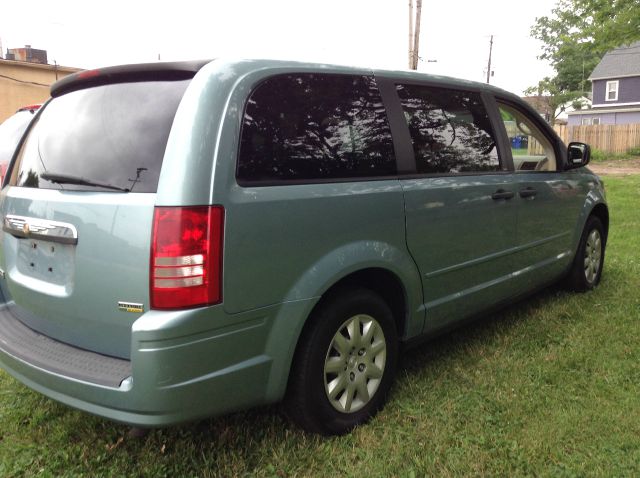2008 Chrysler Town and Country Unknown