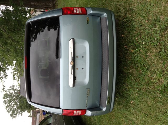 2008 Chrysler Town and Country Unknown