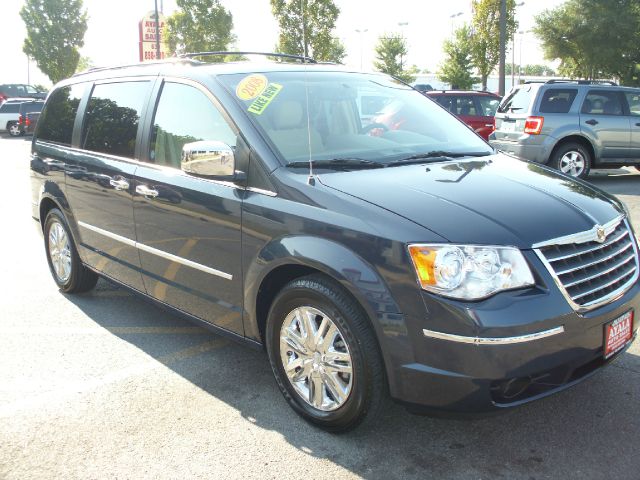 2008 Chrysler Town and Country SLT 25