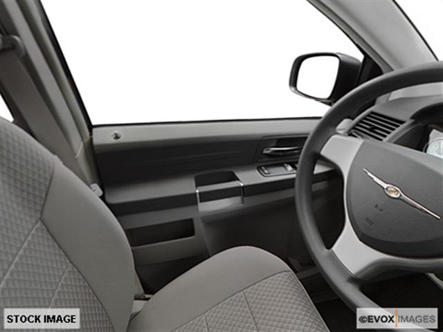 2008 Chrysler Town and Country Unknown