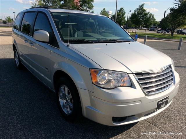 2008 Chrysler Town and Country AUTO LX