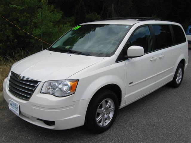 2008 Chrysler Town and Country Unknown
