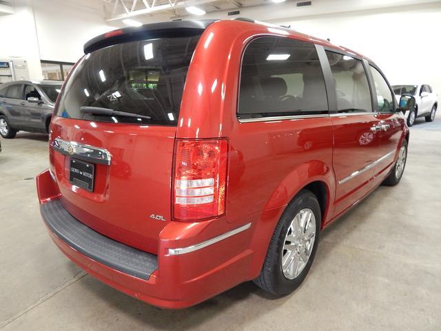 2008 Chrysler Town and Country SLT 25