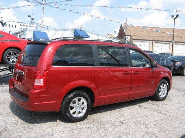 2008 Chrysler Town and Country Show Truck 23K Invested