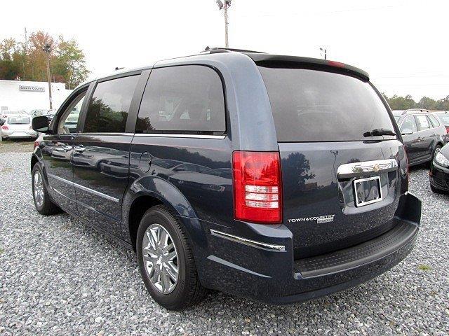 2008 Chrysler Town and Country SLT 25