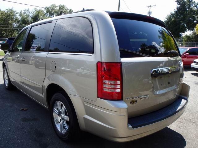 2008 Chrysler Town and Country Unknown