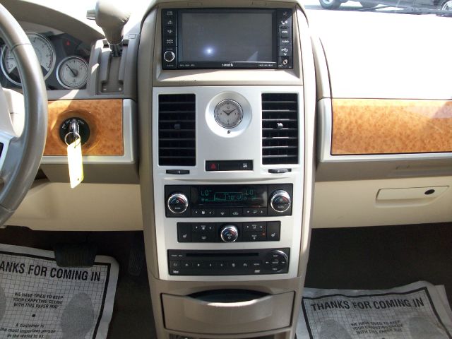 2008 Chrysler Town and Country 4DR SLE Convenience