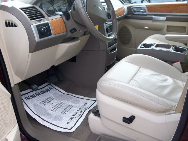 2008 Chrysler Town and Country 4DR SLE Convenience