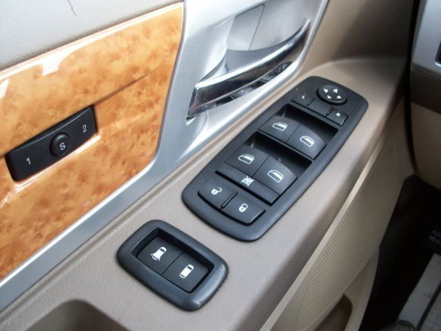 2008 Chrysler Town and Country 4DR SLE Convenience