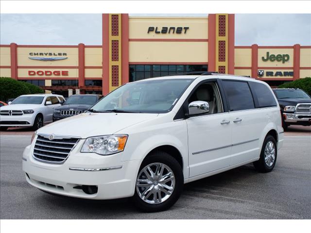 2009 Chrysler Town and Country SLT 25