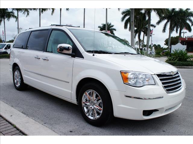 2009 Chrysler Town and Country SLT 25
