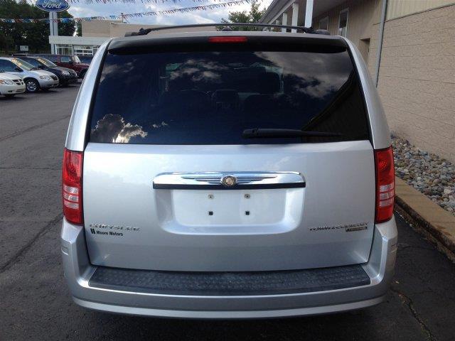 2009 Chrysler Town and Country 3.5