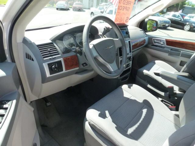 2009 Chrysler Town and Country 3.5