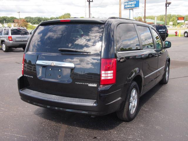 2009 Chrysler Town and Country 3.5