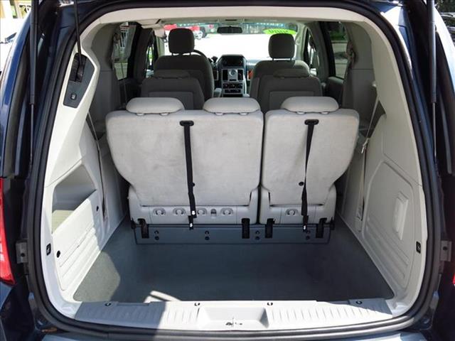 2009 Chrysler Town and Country AUTO LX