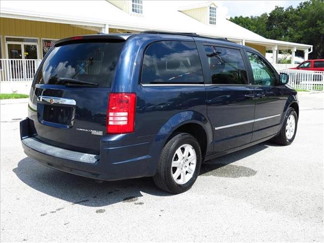 2009 Chrysler Town and Country AUTO LX