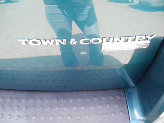 2009 Chrysler Town and Country Elk Conversion Van