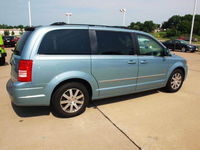 2009 Chrysler Town and Country 3.5
