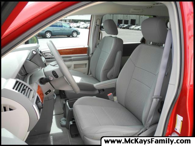 2009 Chrysler Town and Country 3.5