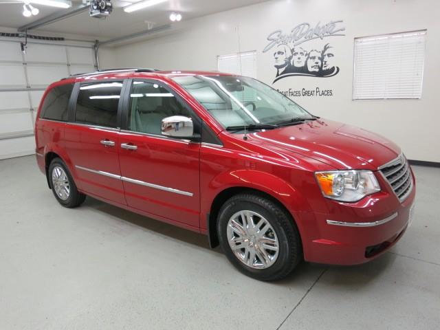 2010 Chrysler Town and Country SLT 25
