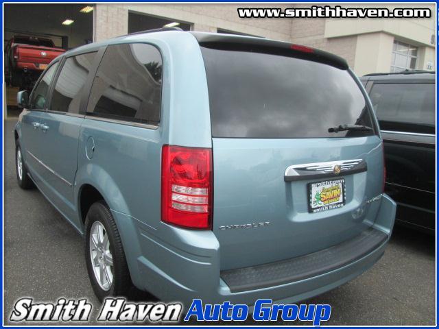 2010 Chrysler Town and Country AUTO LX
