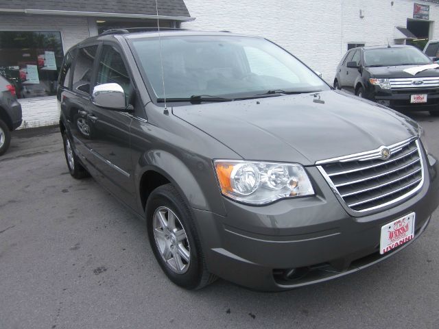 2010 Chrysler Town and Country EX GAS Saverlooks Greathybrid Hatchback