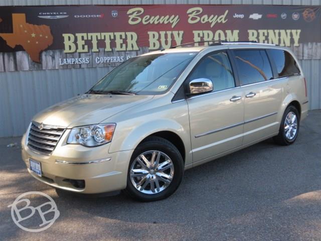 2010 Chrysler Town and Country SLT 25
