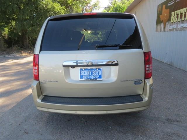 2010 Chrysler Town and Country SLT 25