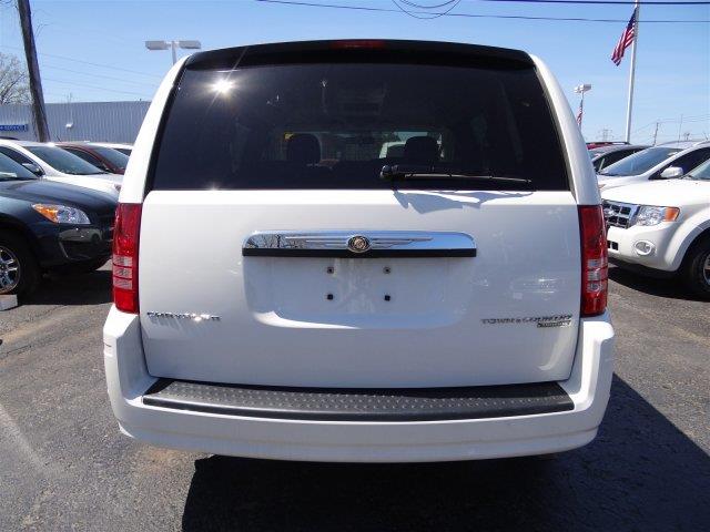 2010 Chrysler Town and Country 3.5