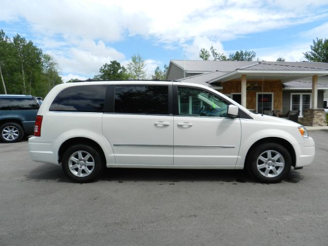2010 Chrysler Town and Country EX GAS Saverlooks Greathybrid Hatchback