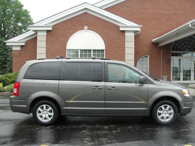 2010 Chrysler Town and Country EX GAS Saverlooks Greathybrid Hatchback