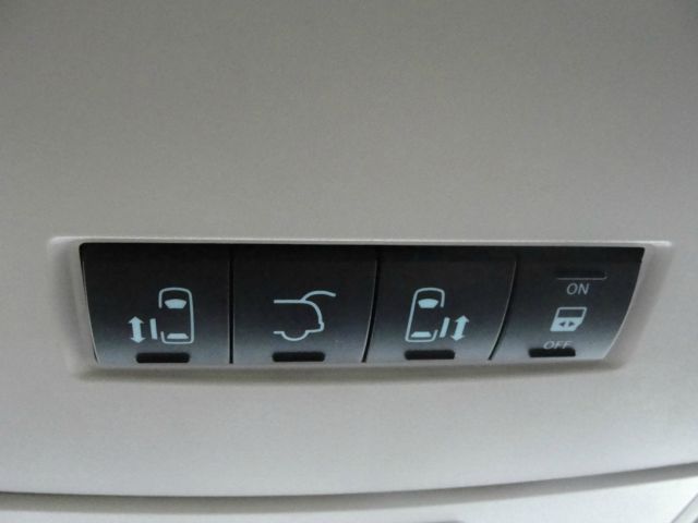 2010 Chrysler Town and Country EX GAS Saverlooks Greathybrid Hatchback