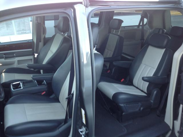 2010 Chrysler Town and Country EX GAS Saverlooks Greathybrid Hatchback