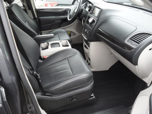 2011 Chrysler Town and Country King Ranch 4WD