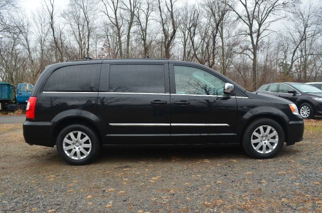 2011 Chrysler Town and Country Limited NAV 4X4