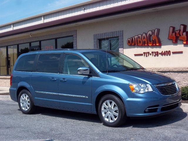 2011 Chrysler Town and Country Limited NAV 4X4