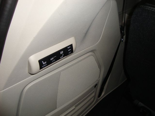 2011 Chrysler Town and Country SLT 25