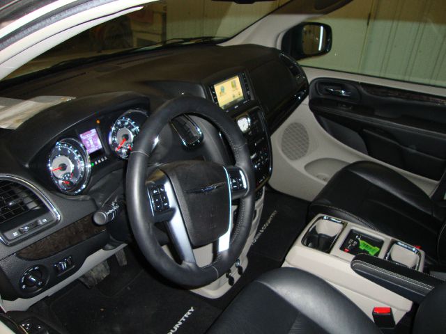 2011 Chrysler Town and Country SLT 25