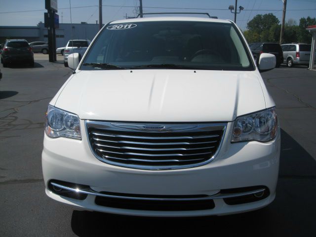 2011 Chrysler Town and Country Limited NAV 4X4