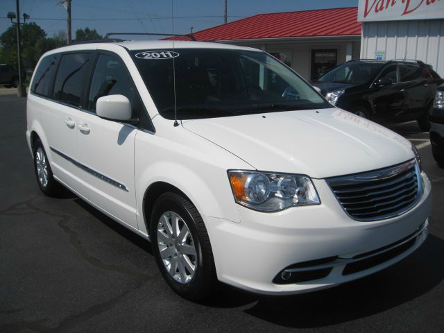 2011 Chrysler Town and Country Limited NAV 4X4
