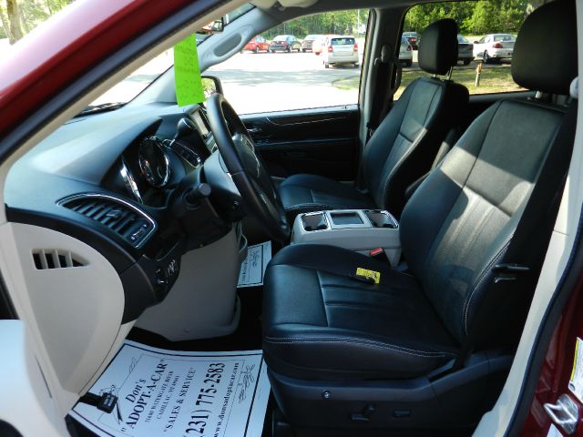 2012 Chrysler Town and Country King Ranch 4WD