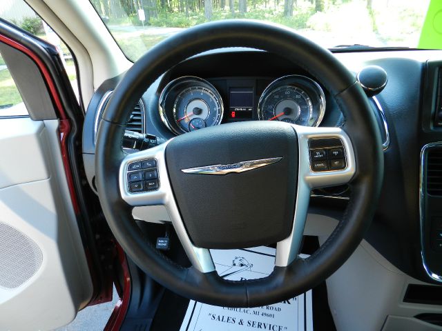 2012 Chrysler Town and Country King Ranch 4WD